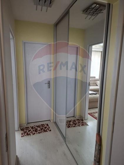 Apartament cu 3 camere de închiriat - 8