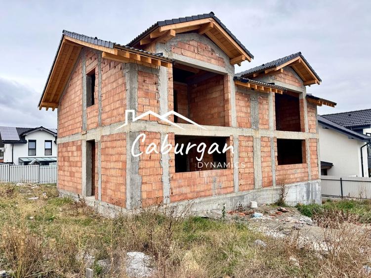 Duplex cu 4 camere cu Canalizare în Exterior Vest