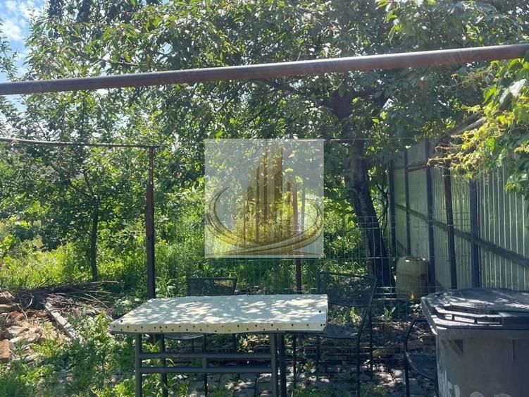 Casă individuală cu 6 camere cu Canalizare în Lipovei