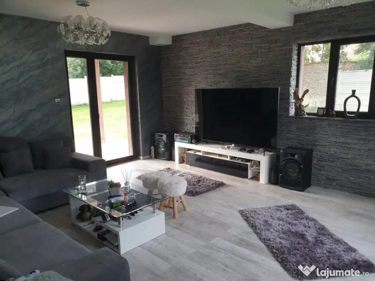 Casă cu 5 camere cu Teren 950 Mp în Central
