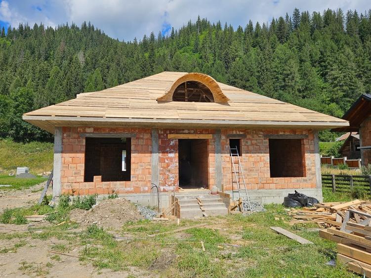 Casă individuală cu 3 camere cu Teren 714 Mp în Câmpulung Moldovenesc