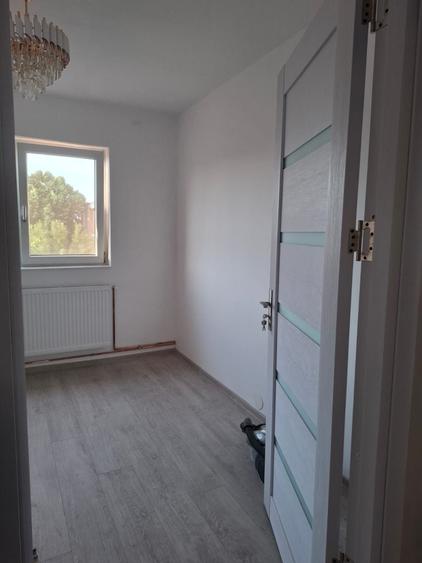 Apartament cu 3 camere decomandat în Rovine