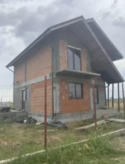 Casa la gri | Berceni | 16 Panouri | 4 Camere | Curte 320 mp | An 2018 - 2