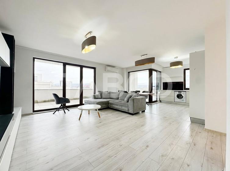 Penthouse cu 4 camere semidecomandat, mobilat în Gheorgheni