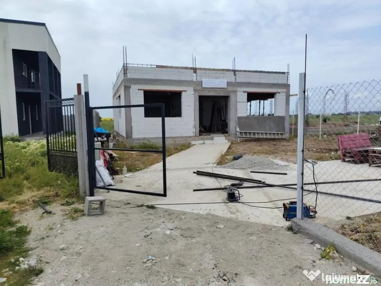 Casă cu 3 camere cu Teren 400 Mp în Central
