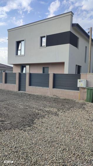 Casă cu 4 camere cu Teren 369 Mp în Vidra
