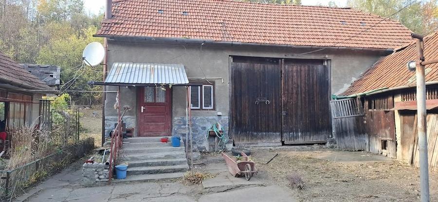 Casă cu 3 camere cu Teren 10000 Mp în Petros