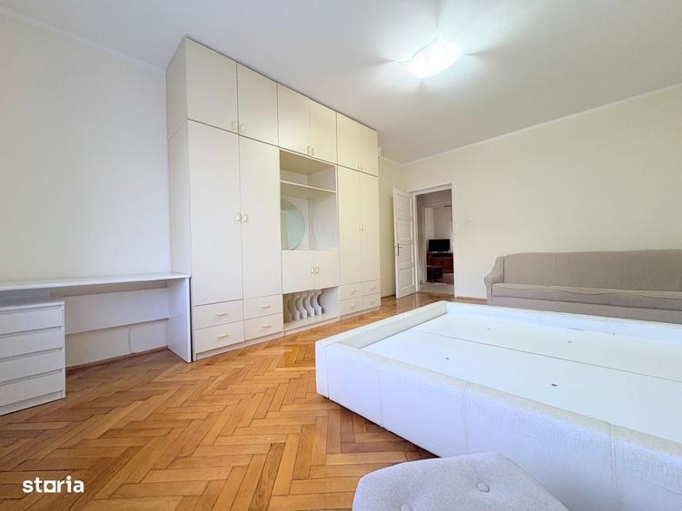 Apartament cu 3 camere decomandat în Medicină