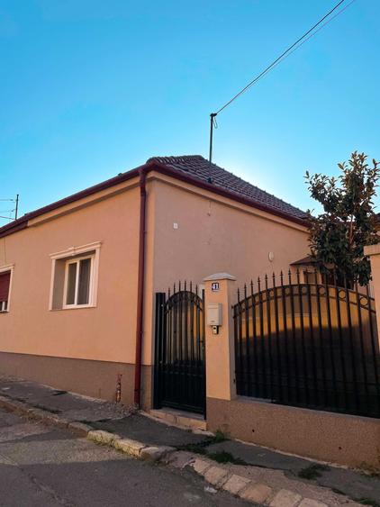 Casă cu 2 camere cu Teren 112 Mp în Central
