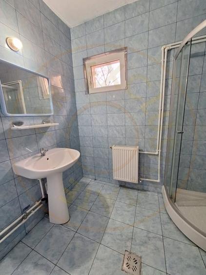 Casă individuală cu 3 camere cu Canalizare în Central