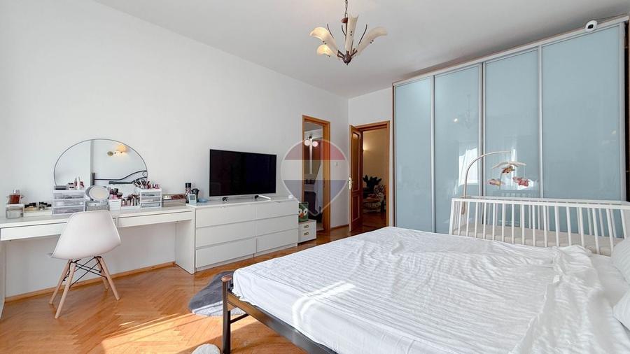 Apartament cu 3 camere decomandat, mobilat în Magheru