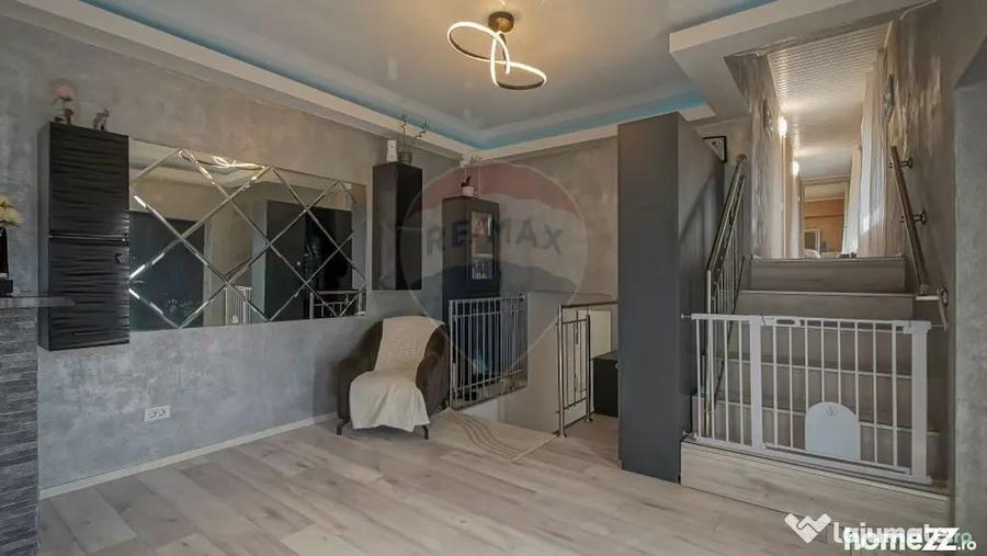 Casă cu 6 camere cu Teren 494 Mp în Vulcan