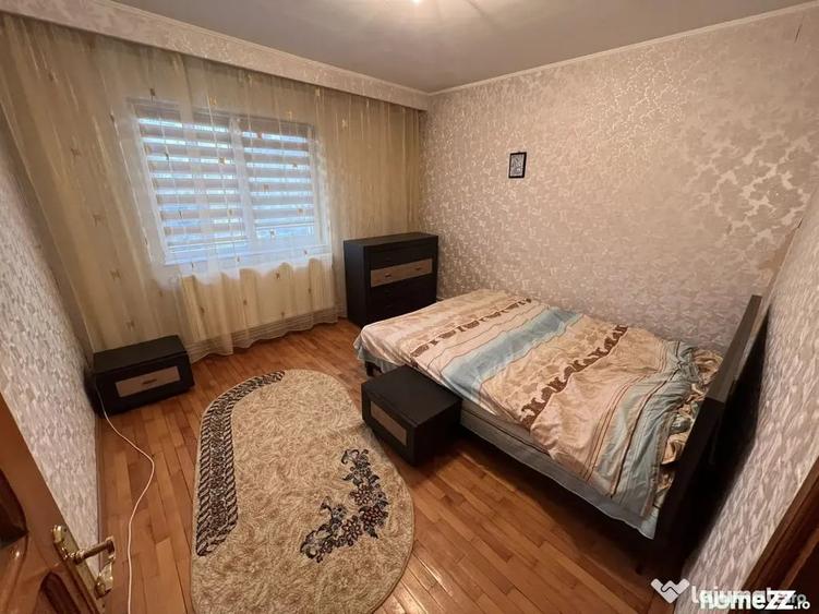 Apartament cu 3 camere decomandat în Casa de Cultură