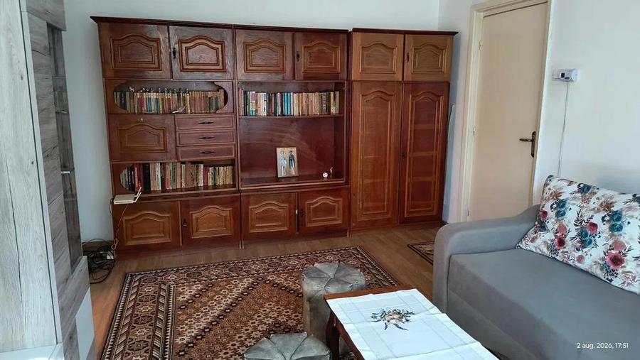 Apartament cu 2 camere semidecomandat, mobilat în Podul de Piatră