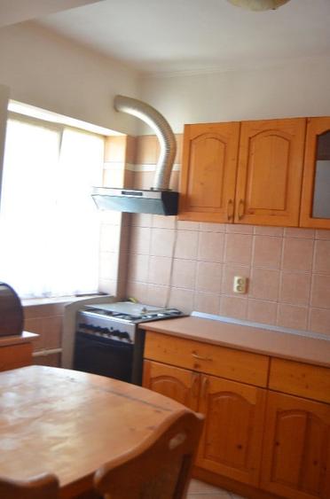 Apartament cu 2 camere decomandat în Telecabinei