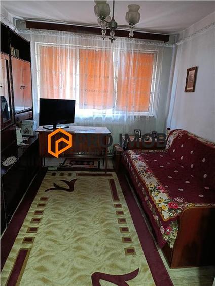 Apartament cu 3 camere decomandat în Micro 5
