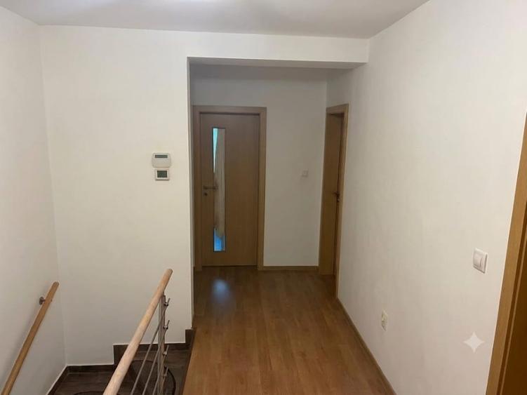 Duplex cu 5 camere cu Teren 980 Mp în Săcălaz