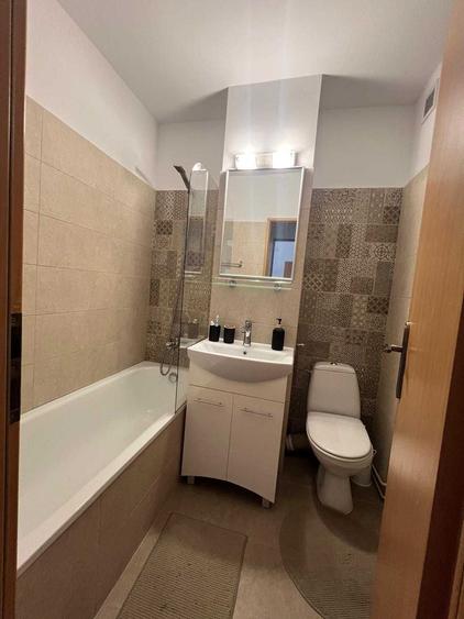 Apartament cu 3 camere semidecomandat în Circumvalațiunii