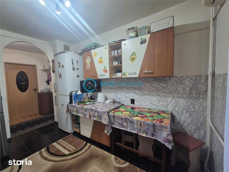 Apartament cu 3 camere decomandat în Cantacuzino