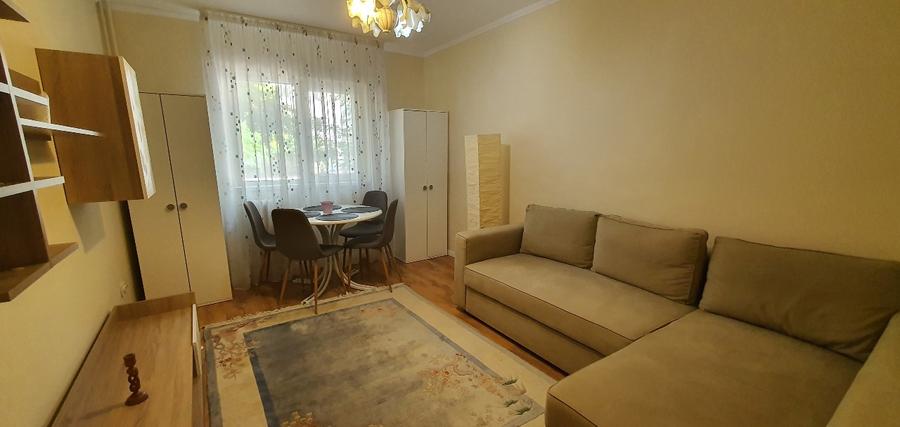 Garsonieră decomandată în Tei