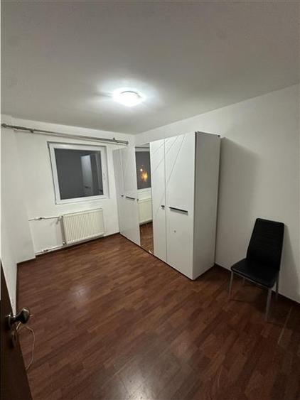 Apartament cu 3 camere semidecomandat în Circumvalațiunii