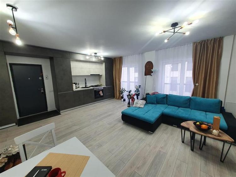 Apartament cu 3 camere semidecomandat, mobilat în Iris
