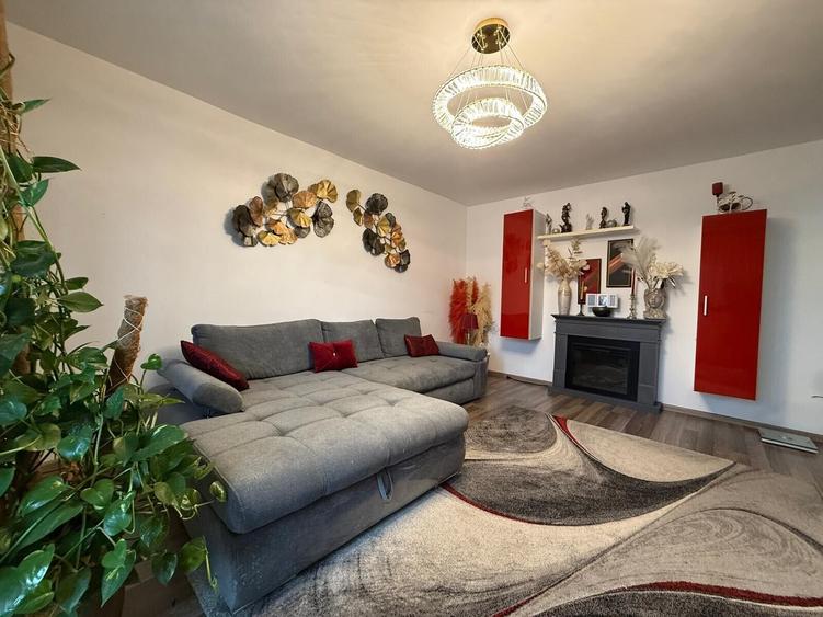 Apartament cu 4 camere semidecomandat, mobilat în Mihai Bravu