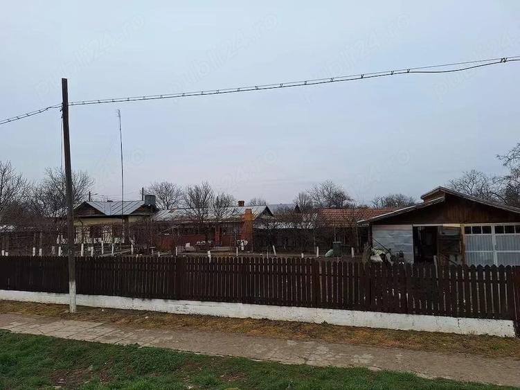 Casă cu 5 camere cu Teren 1200 Mp în Alexeni