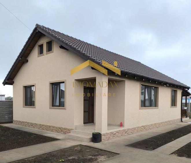 Casă individuală cu 3 camere cu Canalizare în Sânmihaiu Român