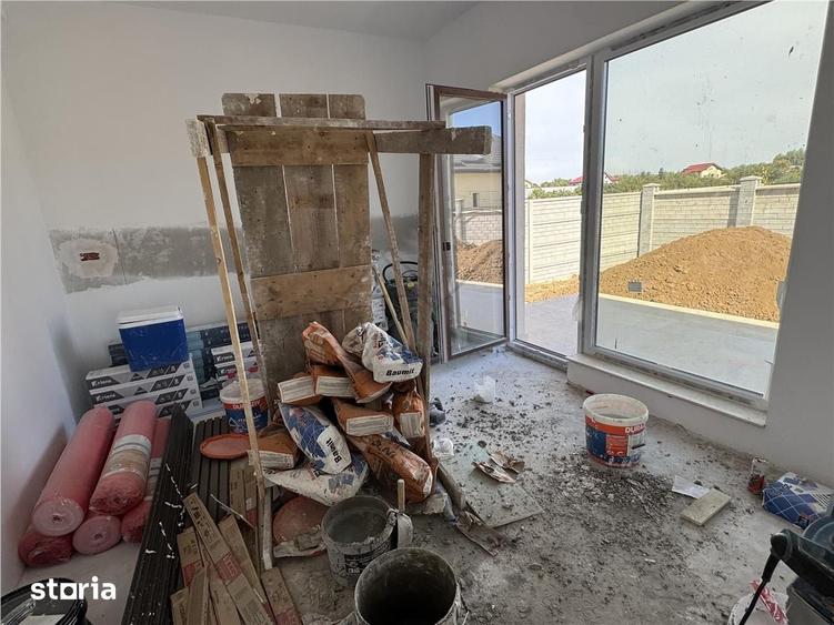 Casă cu 4 camere cu Teren 450 Mp în Domnești