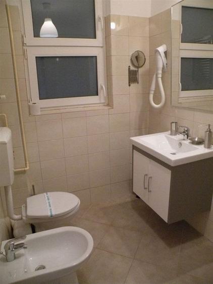 Apt. Calea Victoriei, Ateneul Roman, etaj 1, decomandat, bloc solid termoizolat - 20