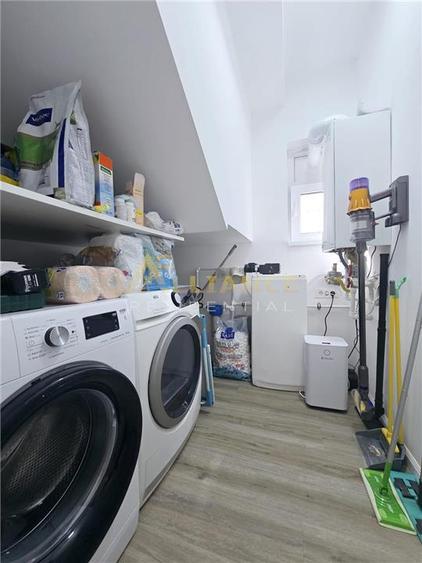 VILA MOBILATA SI UTILATA - 5 camere - 3 bai - dressing - 456mp teren - placa - 5