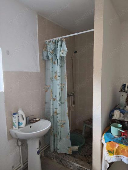 De vanzare casa la Romanesti comuna Rosiile - 3