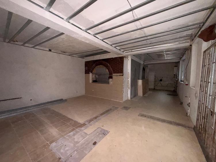 Doamna Ghica aproape de rond Doamna Ghica si Parc Plumbuita - 1