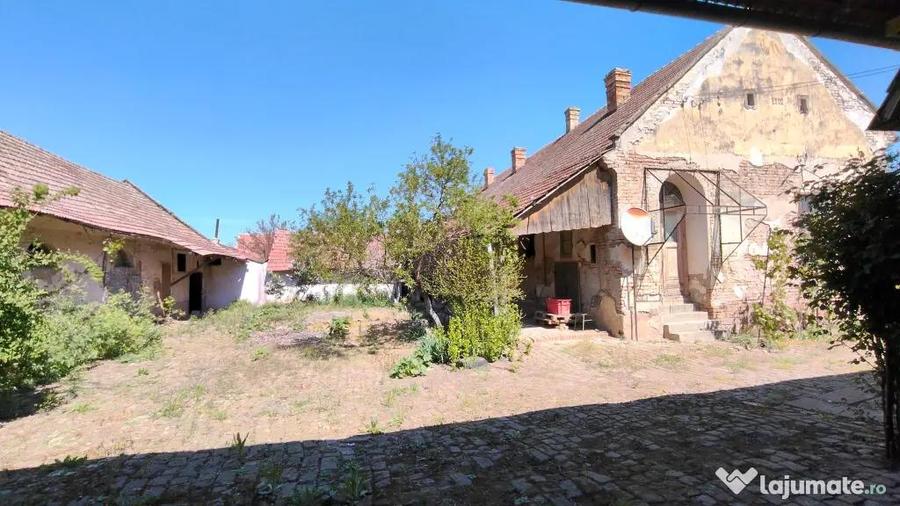 Vand CASA IN COMLO?U MIC - 6