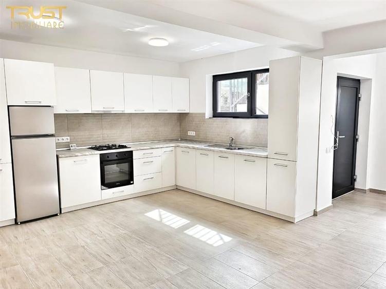 Birou | Cabinet |  I 125 Mp I Loc de parcare I Curte - 9