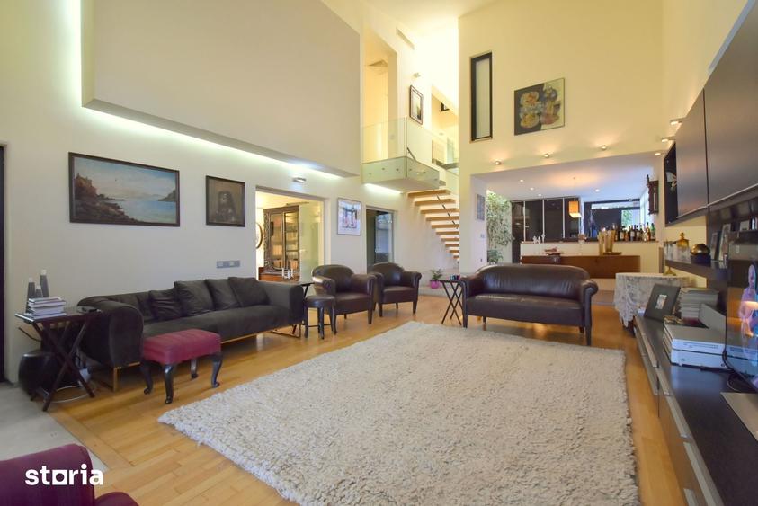 Casă cu 5 camere cu Teren 700 Mp în Sud