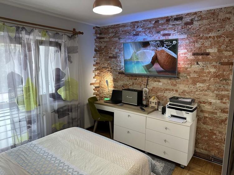 Vand apartament cu 2 camere, decomandat, la etajul 1, 52mp + 8 mp balcon - 1