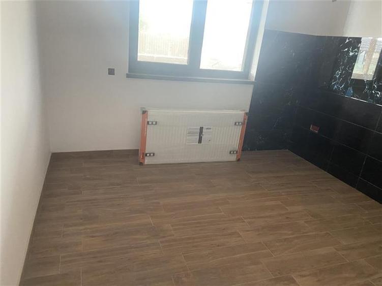 Casa de vanzare in Campineanca, parter si mansarda , suprafata 160 mp , teren 50 - 4