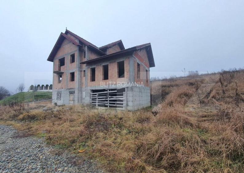 Oferta! Casa la rosu si 8 arii de teren, Sigmir