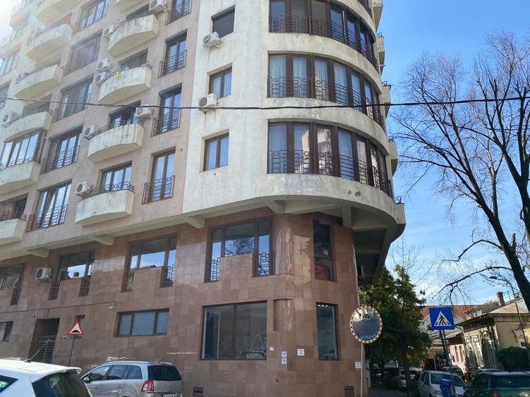 SPATIU COMERCIAL IDEAL PENTRU INVESTITIE - 1