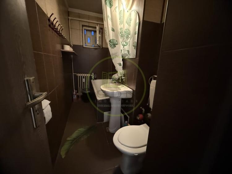 Apartament cu 2 camere semidecomandat în Craiovița Nouă