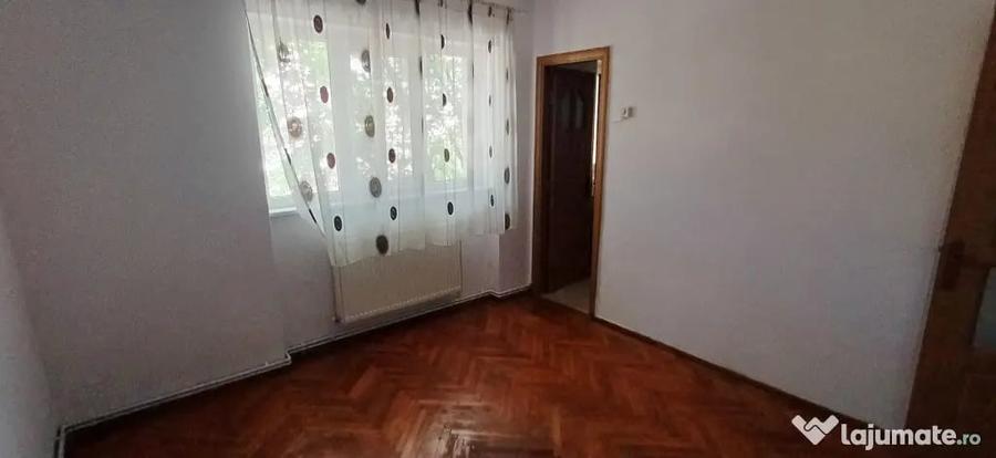 Cosbuc, zona scolii nr.11, 2 camere, etaj 2 - 3