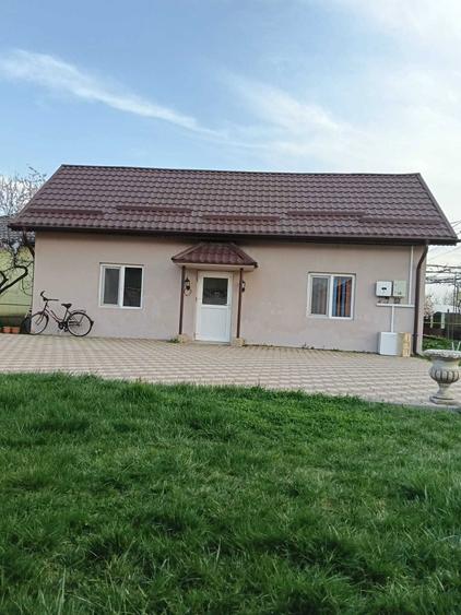 Inchiriez casa Titu - 1