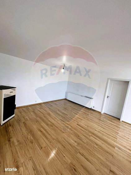 Casă cu 2 camere cu Teren 529 Mp în Roșia