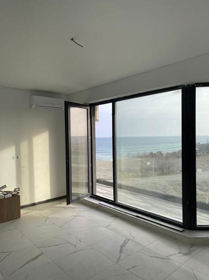 Vand studio/garsoniera in prima linie la mare cu vedete frontala. - 8