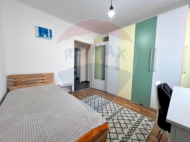 De închiriat apartament cu 3 camere, în zona Dacia - 7