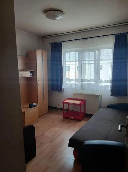 Vand apartament cu 2 camere decomandat Strada Oituz 3 - 7
