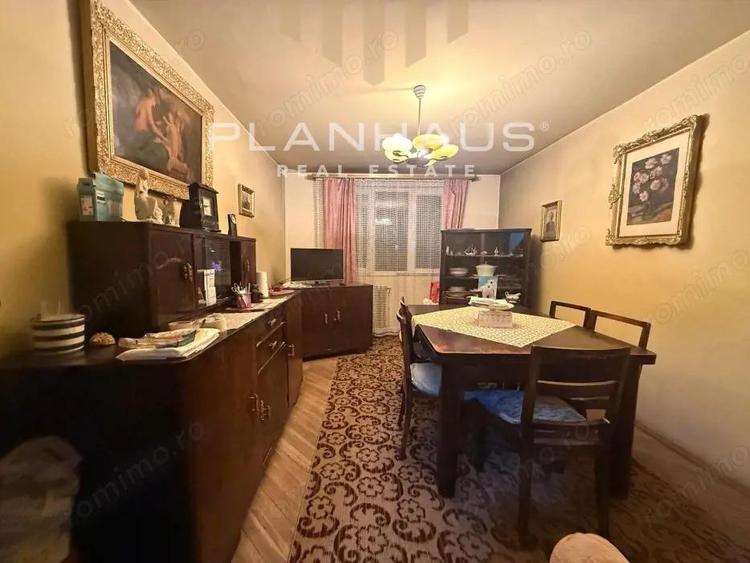 Vintage apartament 4 camere, B-dul Bucure?ti / Regele Mihai,decomandat etaj 2 - 12