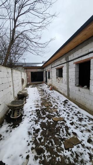 Casa nefinalizata 4 camere , zona Medeea - 1